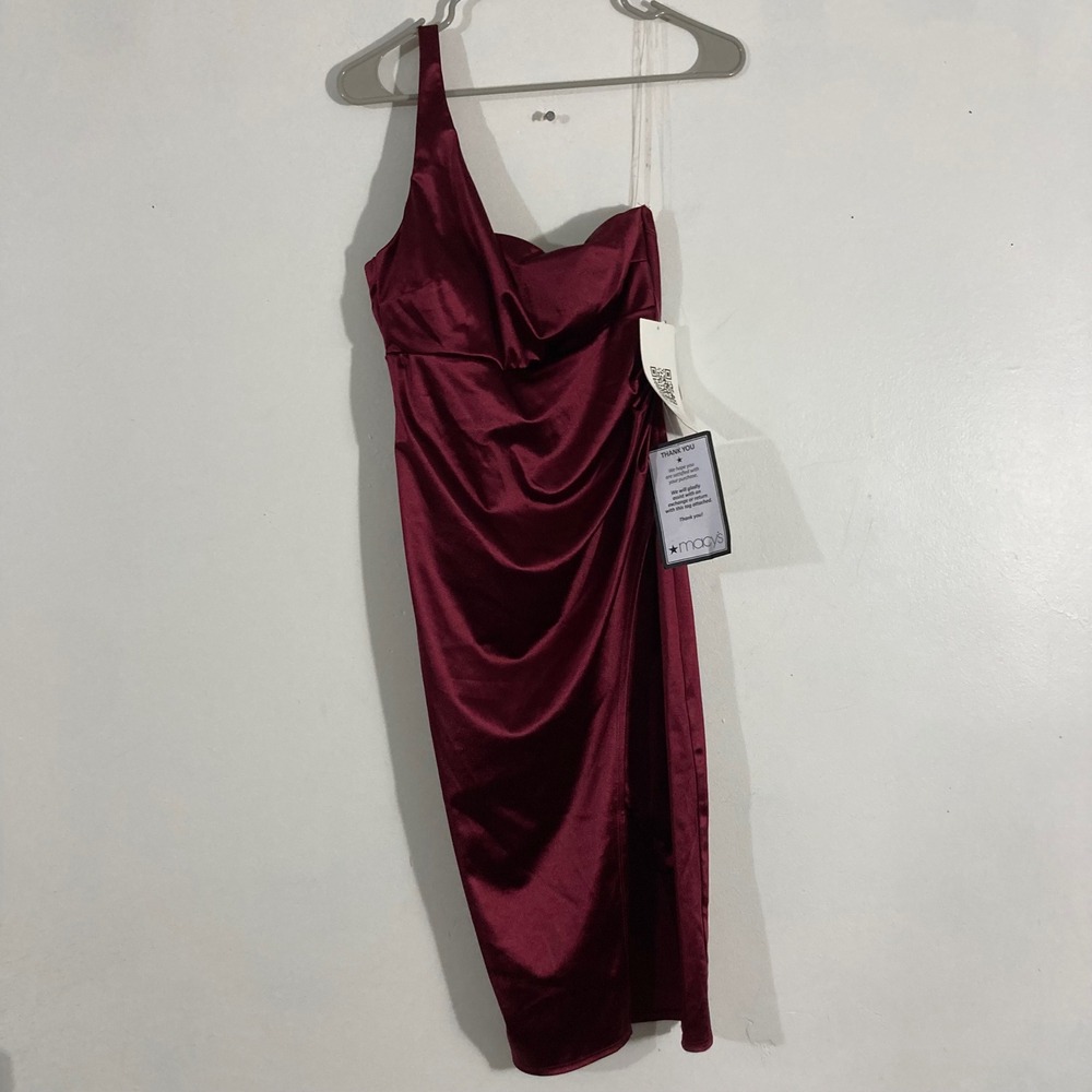 Emerald Sundae Dress Womens S Burgundy NEW One Shoulder Satin Ruched Midi Slit